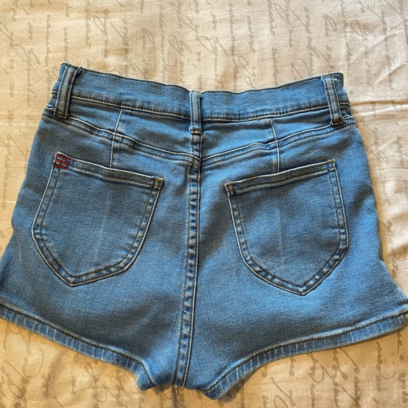 Urban outfitters shorts light wash size 4 - Picture 2 of 2